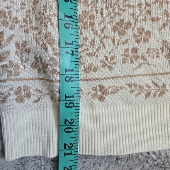 GEMMA + JANE Floral Jaquard Sweater Polo Top in White and Sand. Size Small - Picture 11 of 11